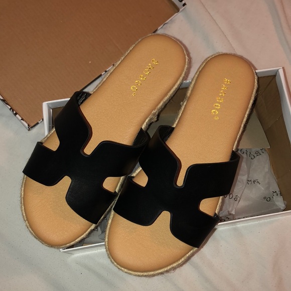 BAMBOO Shoes - 🖤NEW🖤 Black Bamboo Sandals